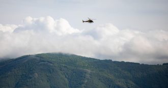 Copertina di Elicottero disperso, continuano le ricerche tra Emilia-Romagna e Toscana: a lavoro anche unità cinofile