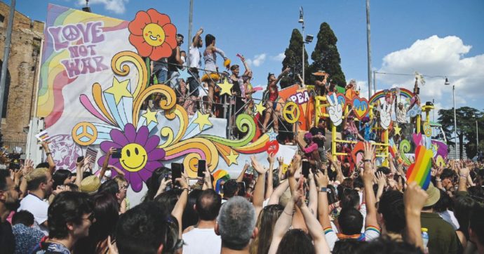 Copertina di Gay pride a Roma: “Torniamo a fare rumore, siamo in 900 mila”