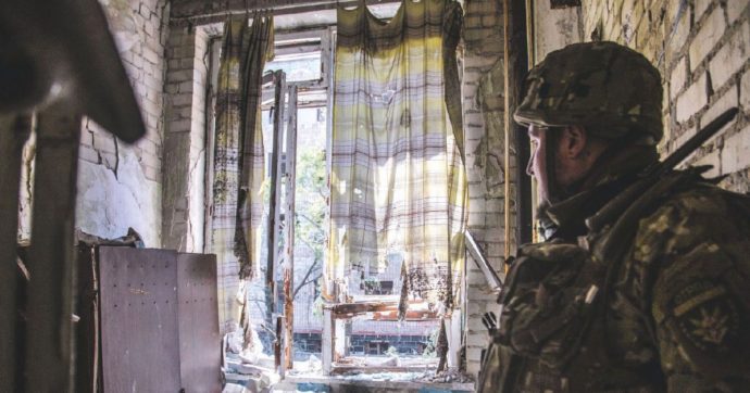 Copertina di Lo schianto del Donbass, sacrificio utile solo agli Usa