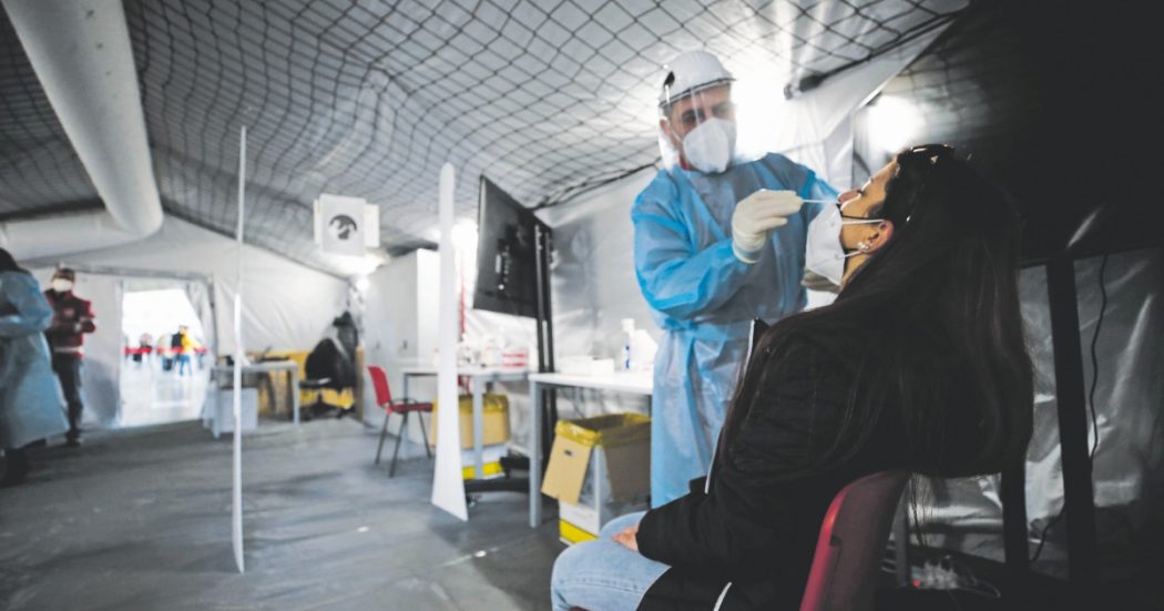 Covid, 12.082 i nuovi casi di contagio e 32 decessi. Il tasso di positività al 12,4%