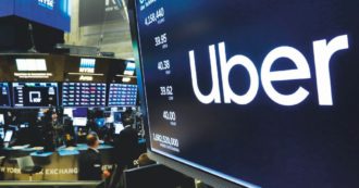 Copertina di Uber files, l’inchiesta: “Così l’azienda fece pressioni sui governi per diventare leader nei trasporti. Coinvolto anche Macron”