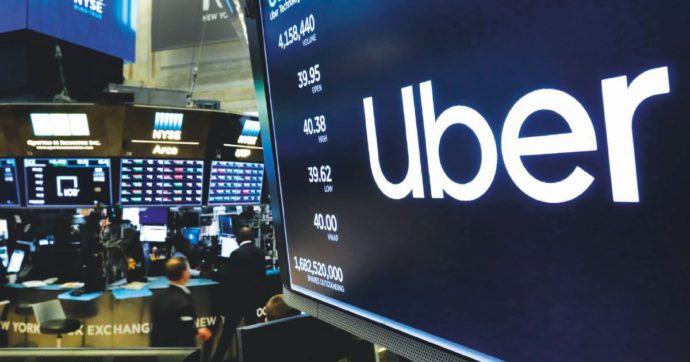 Uber files, l’inchiesta: “Così l’azienda fece pressioni sui governi per diventare leader nei trasporti. Coinvolto anche Macron”