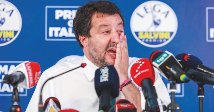 Copertina di Lega divisa: Salvini s’è dimezzato, ma vuole preparare il Papeete bis