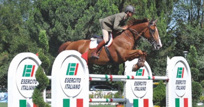 Copertina di Gare, liti e spese pazze. L’Esercito si è beccato la “febbre da cavallo”