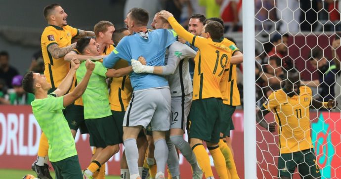 Andrew Redmayne balla sulla linea di porta: l’Australia ai mondiali grazie ai rigori parati dal portiere appena entrato – VIDEO