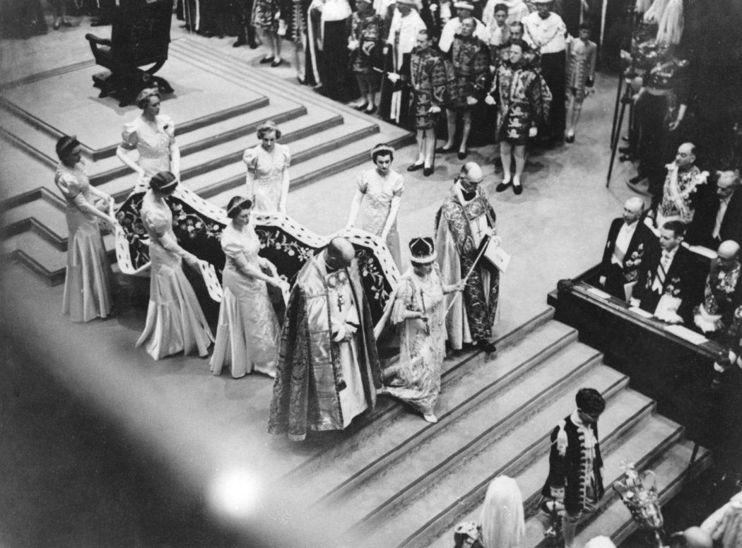 Foto LaPresse Torino/Archivio storicoStorico12-05-1937 LondraElizabeth Bowes-LyonElizabeth Bowes-Lyon (Londra, 4 agosto 1900 – Windsor, 30 marzo 2002), moglie di re Giorgio VI, fu regina consorte del Regno Unito dal 1936 al 1952, ultima regina d’Irlanda e imperatrice d’India. Era la madre dell’attuale sovrana Elisabetta II e di sua sorella Margaretnella foto: Elizabeth Bowes-Lyon (la regina Elisabetta), con lo scettro in mano, mentre lascia l’abbazia di Westminster dopo l’incoronazionePhoto LaPresse Turin/Archives historicalHystory12-05-1937 LondonElizabeth Bowes-Lyonin the photo: Elizabeth Bowes-Lyon (Queen Elizabeth), carrying her sceptre, leaving Westminster Abbey after the Coronation