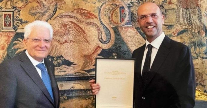 Angelino Alfano nominato cavaliere della Repubblica dal presidente Sergio Mattarella
