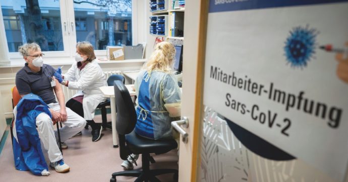 Anche in Germania scoppia l’ondata estiva. E il 22% dei tedeschi non si è mai vaccinato
