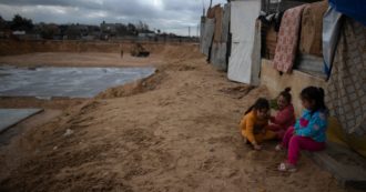 Copertina di Blocco su Gaza, dopo 15 anni 4 bambini su 5 dicono di soffrire di depressione, angoscia e paura. Il 55% pensa al suicidio – Il report