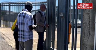 Copertina di Migranti, la denuncia del senatore De Falco: “Dentro i Cpr condizioni inumane, chi entra non può uscirne sano. Vanno chiusi”