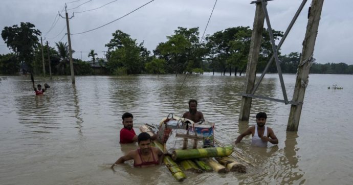 Clima, alluvioni in India e in Bangladesh: 59 morti e milioni di persone senza casa