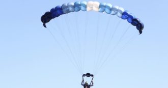 Copertina di Reggio Emilia, i loro paracadute si intrecciano a 100 metri da terra: due morti al Campovolo
