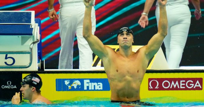 Mondiali di nuoto, Nicolò Martinenghi vince l’oro nei 100 metri rana. Ed è record italiano
