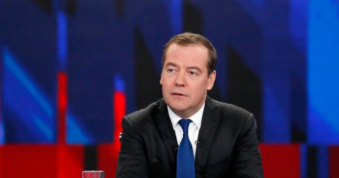 Copertina di Comandanti Azov in carcere a Mosca. Medvedev: “La Ue potrebbe sparire”