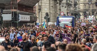 Copertina di Pride: migliaia di persone in piazza da Torino a Livorno, Varese, Parma e Lecco. E per la prima volta corteo anche a Pesaro