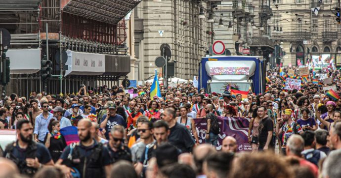 Pride: migliaia di persone in piazza da Torino a Livorno, Varese, Parma e Lecco. E per la prima volta corteo anche a Pesaro