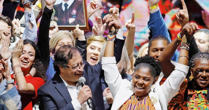 Copertina di Colombia, il presidente Petro fa qualcosa di sinistra: aumenta le tasse ai più ricchi