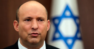 Copertina di Israele, la maggioranza di Bennett non ha più i numeri e scioglie il Parlamento: nuove elezioni in autunno, Yair Lapid sarà premier reggente