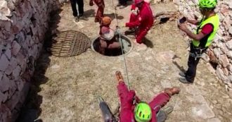 Copertina di Puglia, speleologa cade in una grotta a Monopoli: salvata dopo 26 ore. Gli applausi all’uscita dal cunicolo