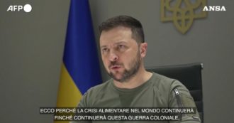 Copertina di Ucraina, Zelensky: “In corso negoziati difficili per sbloccare i porti, così la crisi alimentare continuerà” – Video