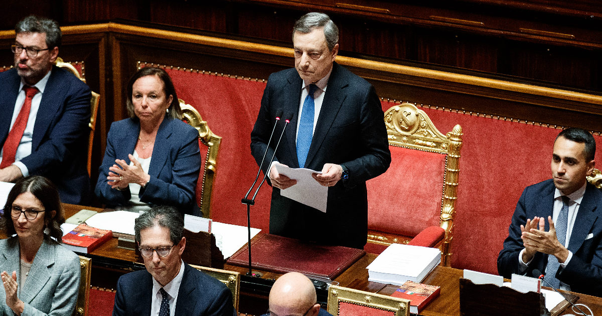 Ucraina, dopo il voto in Senato Draghi cambia risposta sul futuro del governo: “Preoccupato? No”. E in Aula: “Sostegno a Kiev come deciso dal Parlamento”