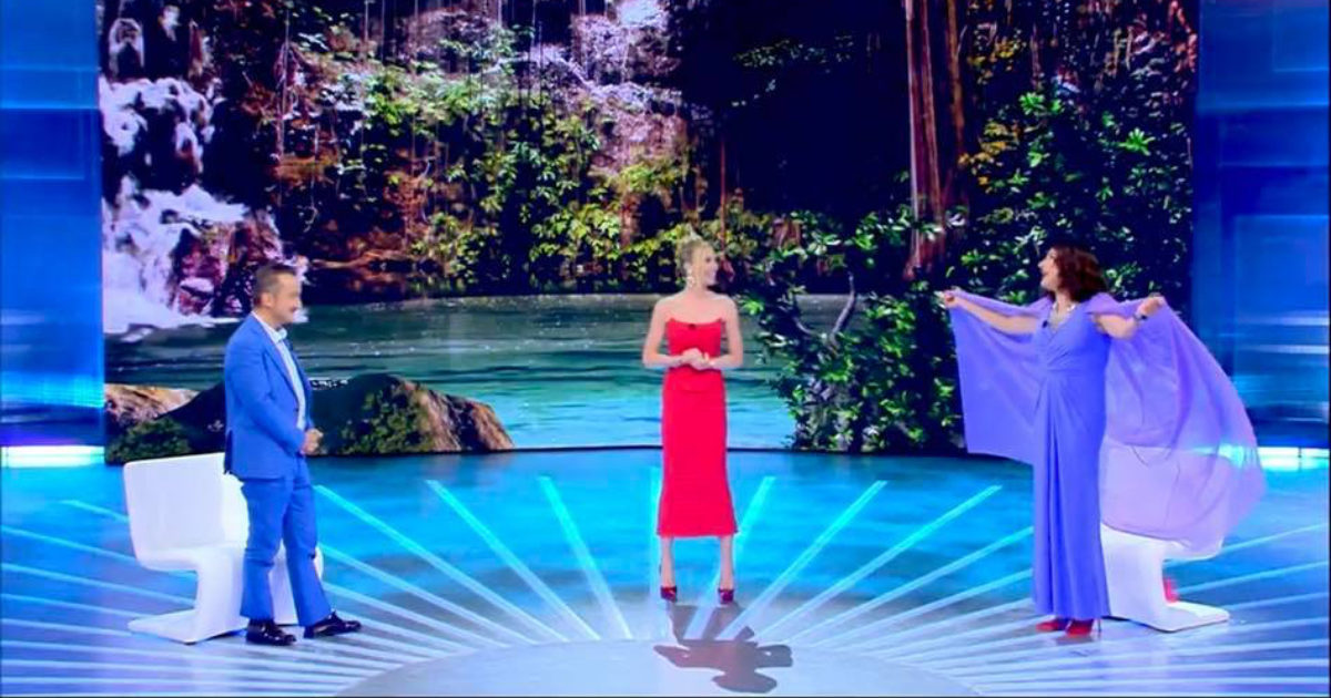 Isola dei Famosi, Ilary Blasi annuncia i finalisti: ecco chi sono. Edoardo Tavassi fuori per un grave infortunio: “Mai sentito un dolore così grande”