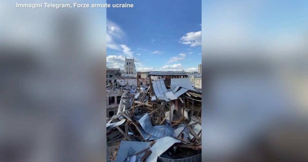 Macerie ed edifici distrutti nel centro di Kharkiv dopo i bombardamenti: le ultime immagini diffuse dalle forze armate ucraine – Video