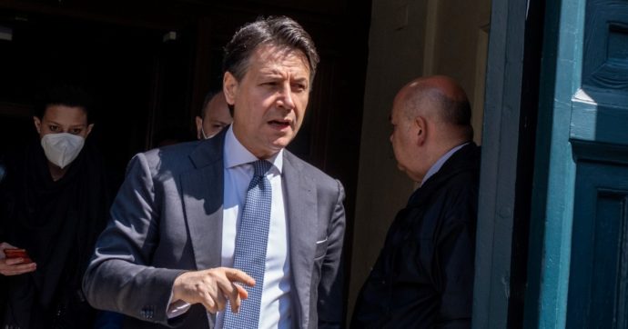 “Sì” al compromesso per non lasciare alibi. Il M5S studia l’uscita