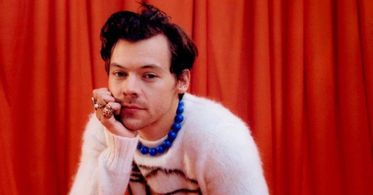 Harry Styles in concerto a Bologna omaggia Mina cantando “Se Telefonando” (VIDEO)