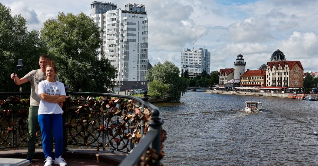 Kaliningrad, l’ex guardiano ai confini sovietici che Putin sognava come cavallo di Troia in Ue. Ma senza approvvigionamenti rischia il collasso