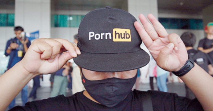 “Pubblica video con minori”: si dimettono i vertici di Pornhub