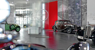 Copertina di Audi, l’unione dei quattro anelli compie 90 anni. La festa in una mostra