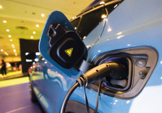 Clima, al Consiglio Ue no al compromesso sulle auto inquinanti appoggiato da Cingolani. Ma resta spiraglio per i carburanti sintetici