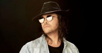 Copertina di “Sono come Johnny Depp. E ora duetterei con Vasco”