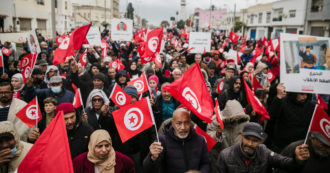 Copertina di Tunisia, arrestato l’ex premier Jebali: guidò il Paese dopo la rivoluzione. Il presidente Saied vara la bozza della “sua” nuova Costituzione