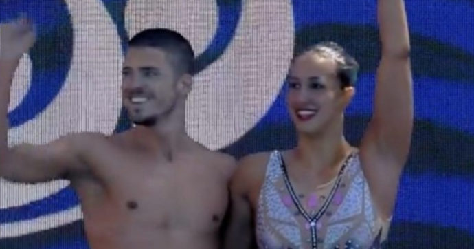 Minisini e Ruggiero, secondo oro ai Mondiali di nuoto a Budapest. Trionfo sulle note dei Maneskin