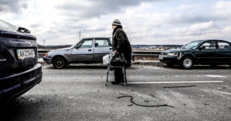 Copertina di Ucraina, le 90 foto che raccontano il conflitto: “Angolature diverse rispetto a quello che vediamo”. La mostra a Firenze