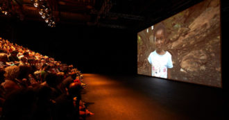 Copertina di La magia del teatro? È più viva che mai con Christiane Jatahy. Guardate cosa mette in scena l’artista brasiliana