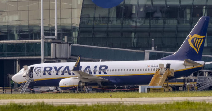 Ora Ryanair minaccia i piloti belgi di licenziarli: “Preparatevi ad un lungo sciopero”