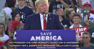 Copertina di Aborto, Trump esulta e parla di “vittoria della vita”. Poi blandisce la lobby delle armi: “Proteggerò il secondo emendamento” – Video