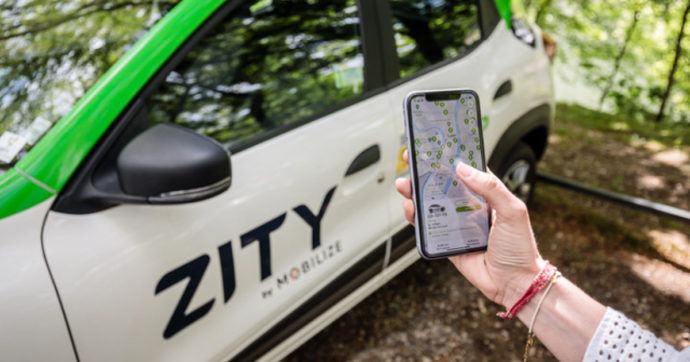 Mobilize sbarca a Milano con Zity, il car sharing elettrico. L’ad Delbos: “vogliamo vendere mobilità”