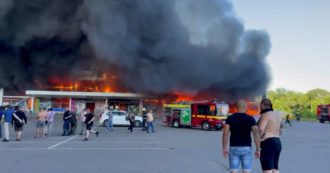 Guerra in Ucraina, missili russi su centro commerciale: “Ci sono morti e feriti”. Onu: “Passi avanti per l’accordo sul grano” – La diretta