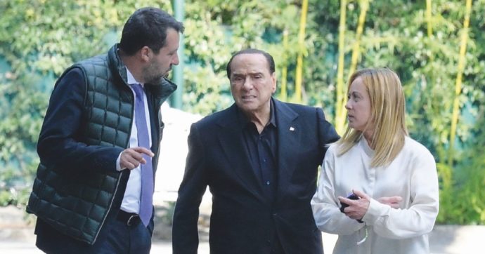‘Non sono ricattabile’: sul viale del tramonto di Berlusconi c’è chi vuole prendersi la rivincita