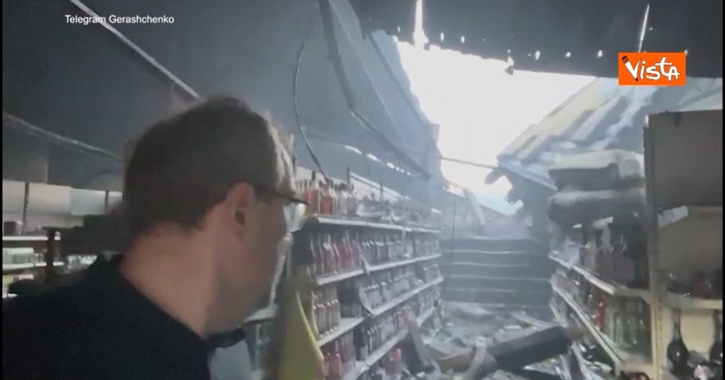 Ucraina, missile colpisce centro commerciale di Kremenchuk: ecco l’interno del supermercato sventrato – Video