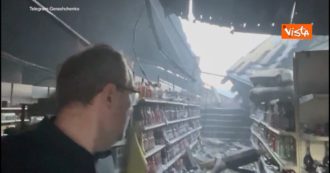 Copertina di Ucraina, missile colpisce centro commerciale di Kremenchuk: ecco l’interno del supermercato sventrato – Video