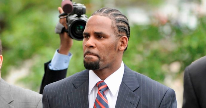 Usa, 30 anni a R. Kelly per violenze sessuali