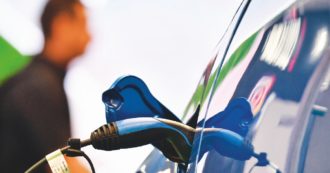 Copertina di Auto, no Ue al rinvio di Draghi. Basta motori termici dal 2035