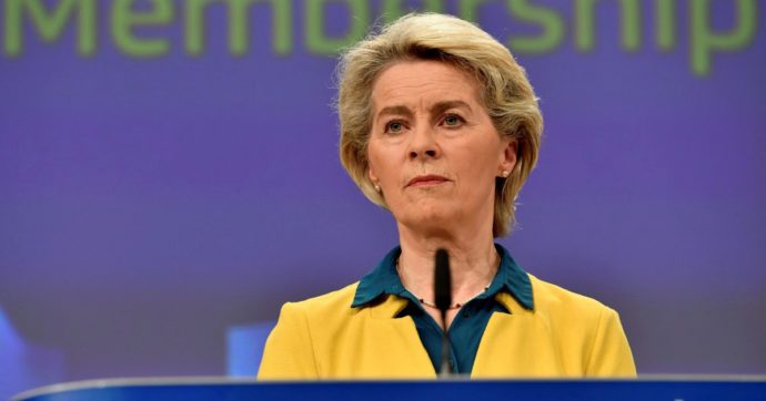 Ue: “Non abbiamo conservato gli sms tra Von der Leyen e il Ceo di Pfizer”