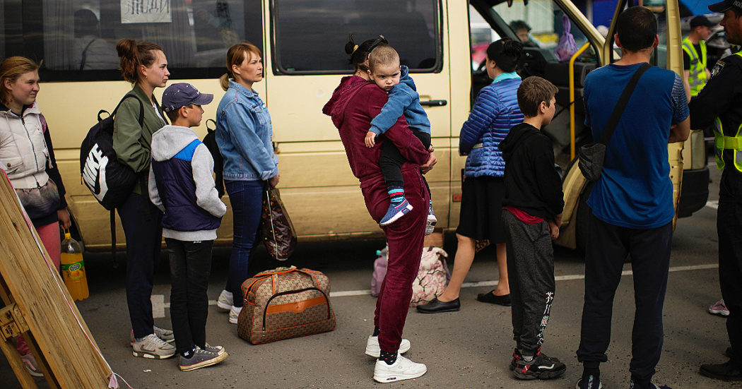 Il governo lascia solo chi ha accolto i profughi ucraini. L’80% a carico di famiglie e associazioni. All’Italia solidale? Applausi e zero soldi