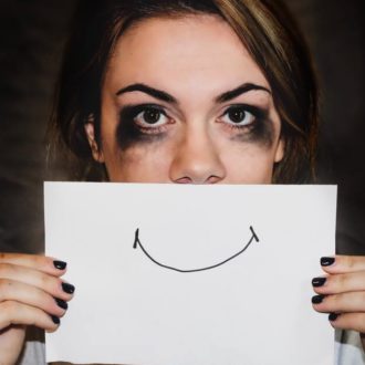 Copertina di I segni della violenza: da quelli fisici si può “guarire”